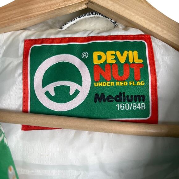 Devil Nut Under Red Flag Vest Jacket Size Medium polyester Green Teen - Picture 6 of 6